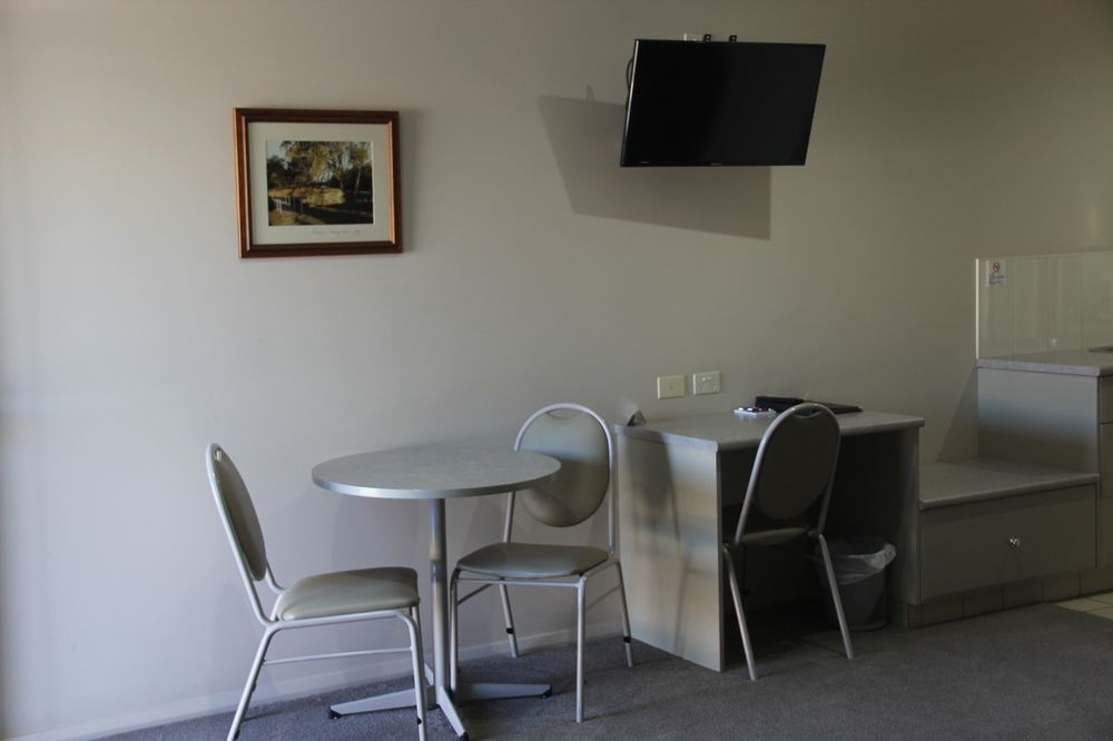 The Saltbush Motor Inn Hay Exterior foto